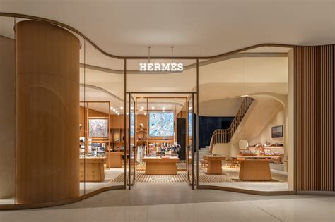 Hermes International : Hermès expands the ganterie .